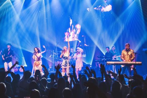 Image of SOS performing in front of a crowd